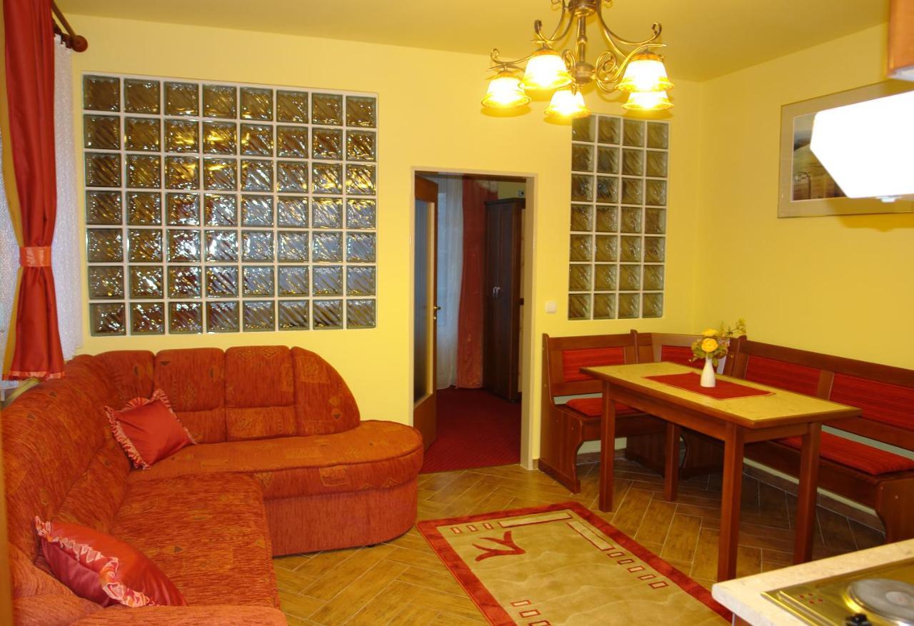 Holdlux Apartmanok Шарвар Экстерьер фото