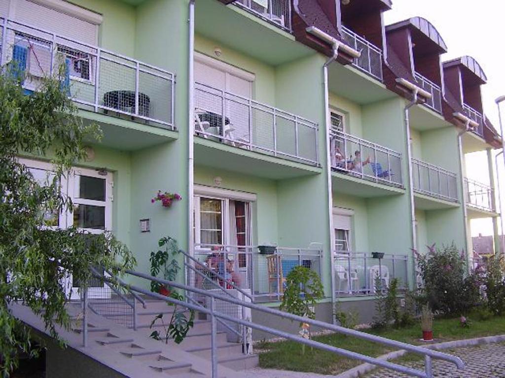 Holdlux Apartmanok Шарвар Экстерьер фото
