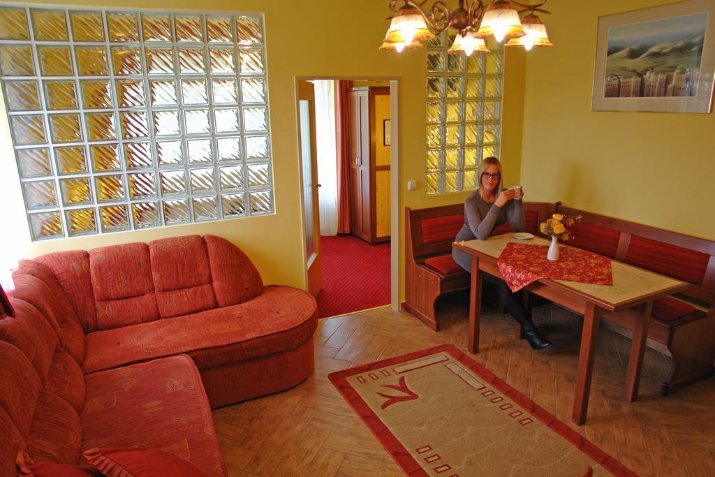 Holdlux Apartmanok Шарвар Экстерьер фото